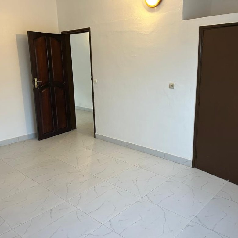 Villa luxueuse de 4 pièces avec jardin et garage spacieux