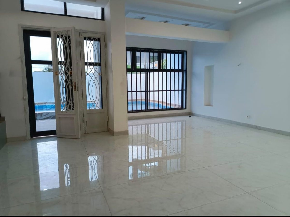 Villa luxueuse de 4 pièces avec piscine et jardin spacieux