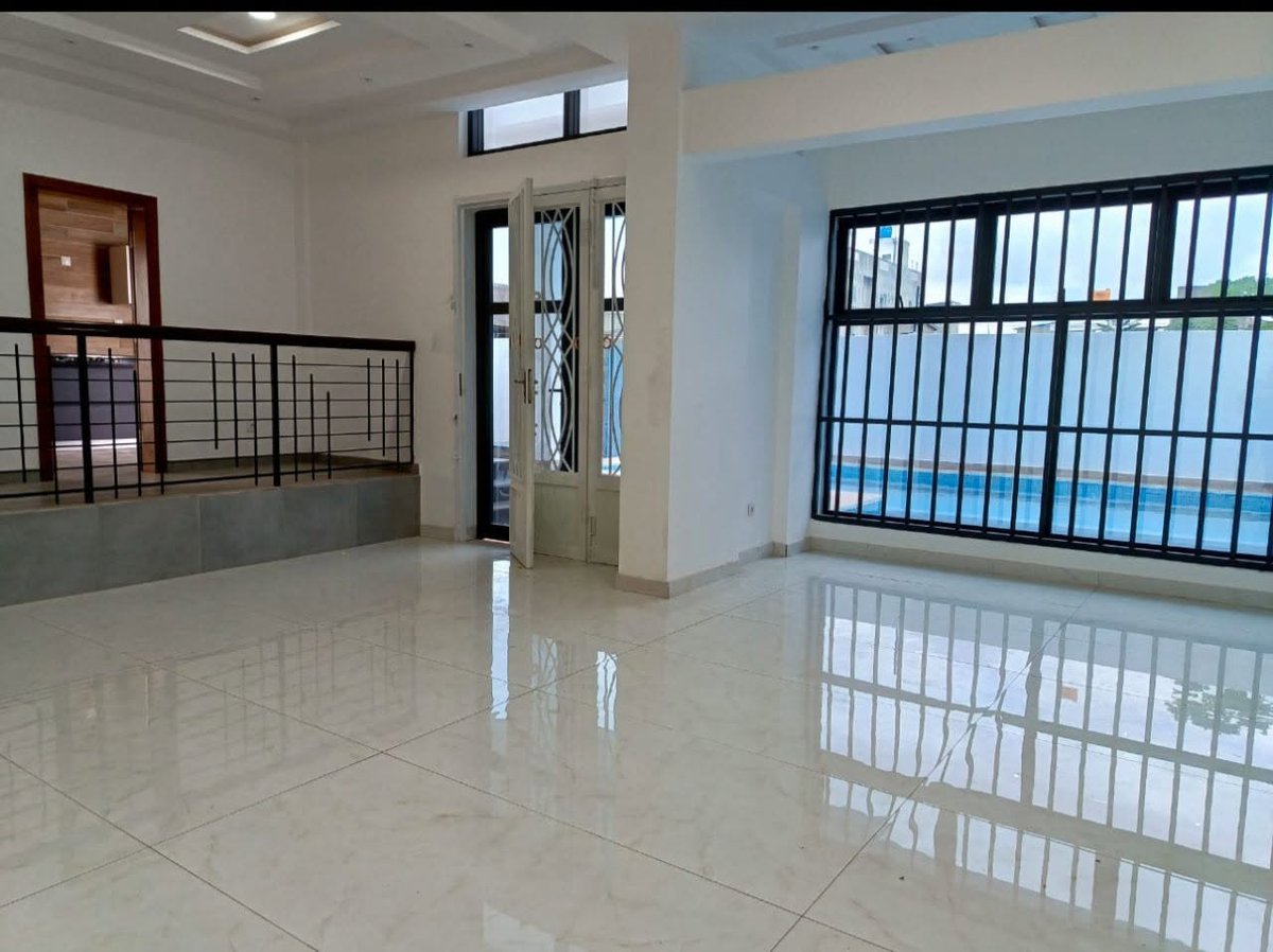Villa luxueuse de 4 pièces avec piscine et jardin spacieux