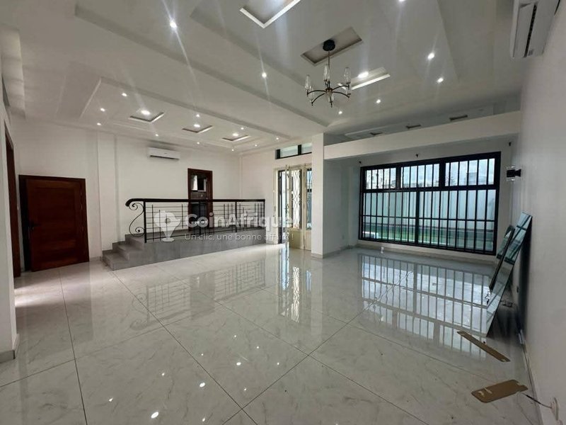 Villa duplex de luxe avec piscine et vue sur la mer - 4 chambres