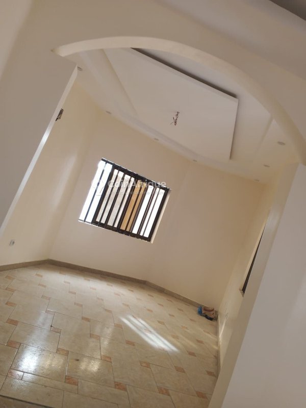 Villa luxueuse de 5 pièces avec grande terrasse et garage spacieux