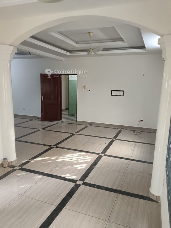 Villa luxueuse de 3 chambres avec climatisation, garage spacieux et équipements haut de gamme