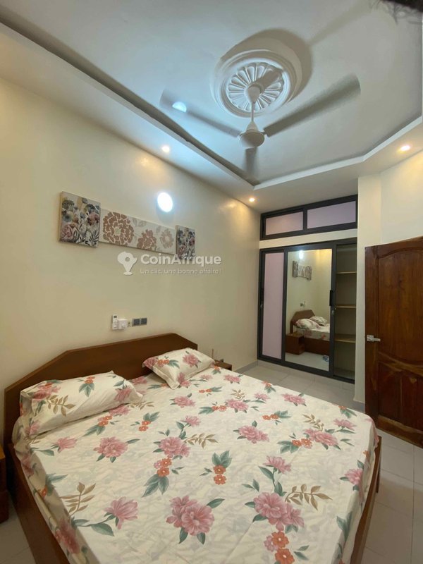 Appartement meublé d'une pièce avec cuisine équipée et cadre sécurisé