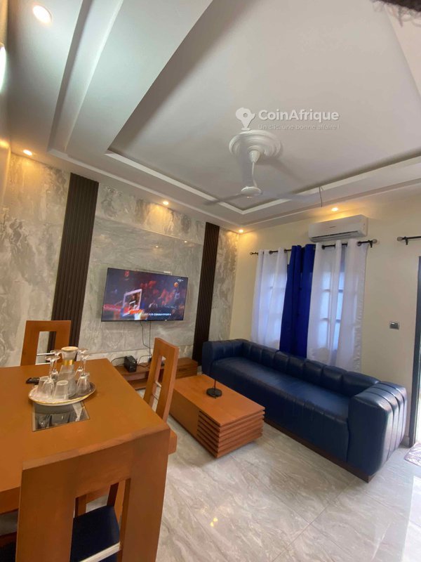 Appartement meublé d'une pièce avec cuisine équipée et cadre sécurisé