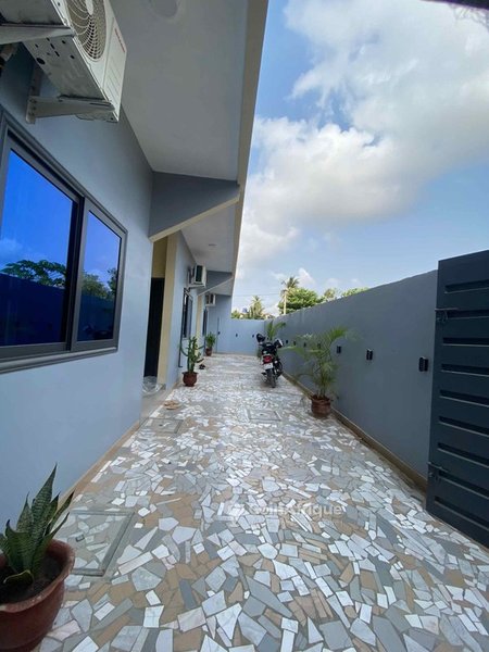 Appartement meublé d'une pièce avec cuisine équipée et cadre sécurisé