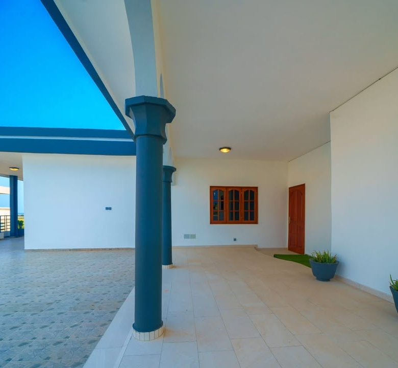 Villa luxueuse de 4 pièces avec terrasse panoramique et studios indépendants