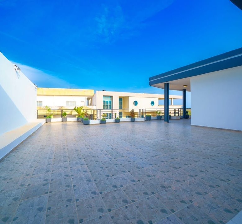 Villa luxueuse de 4 pièces avec terrasse panoramique et studios indépendants