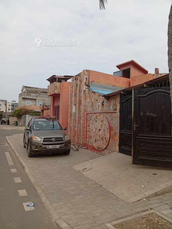 Villa spacieuse de 4 pièces dallée dans un quartier résidentiel calme