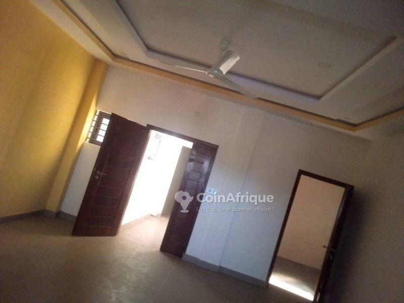 Bureau haut standing de 4 pièces avec parking et sécurité