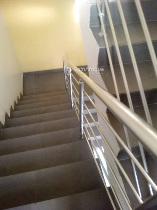 Bureau haut standing de 4 pièces avec parking et sécurité