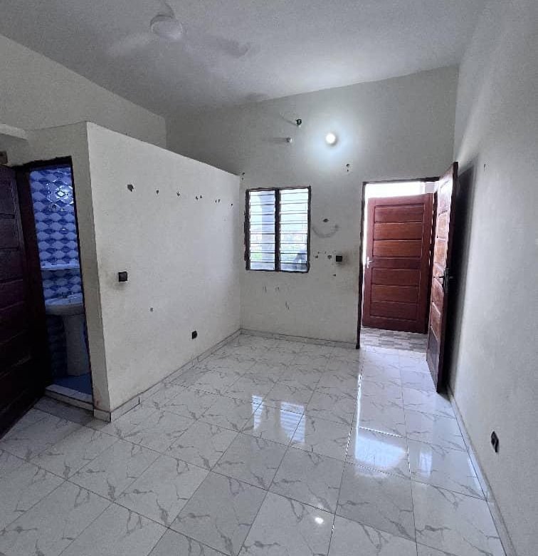 Appartement spacieux de 4 pièces avec sécurité 24/7 et balcons