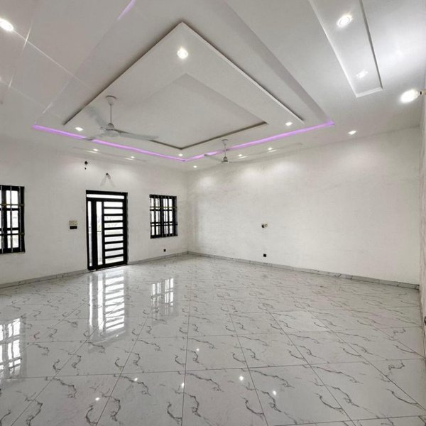 Appartement spacieux de 4 pièces avec sécurité 24/7 et balcons