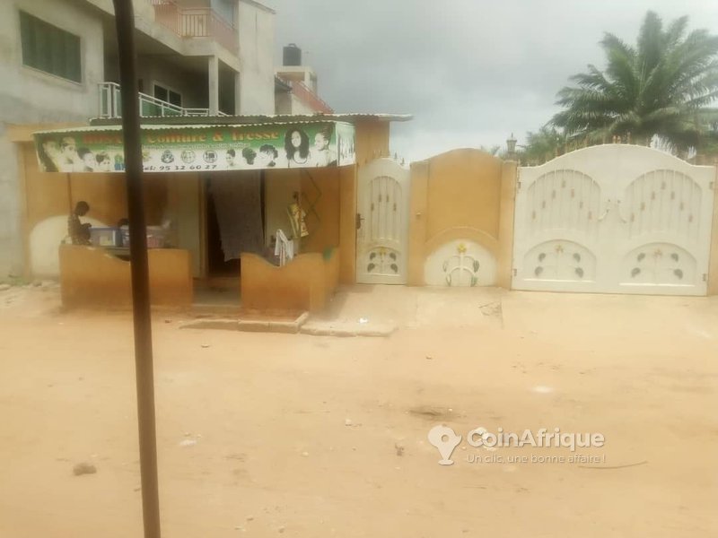 Maison spacieuse en pleine ville avec emplacement privilégié