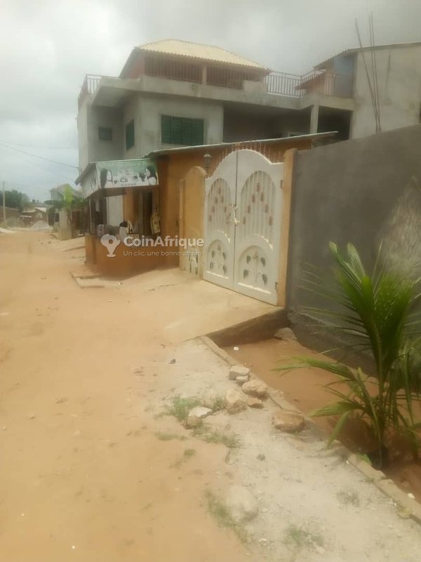 Maison spacieuse en pleine ville avec emplacement privilégié