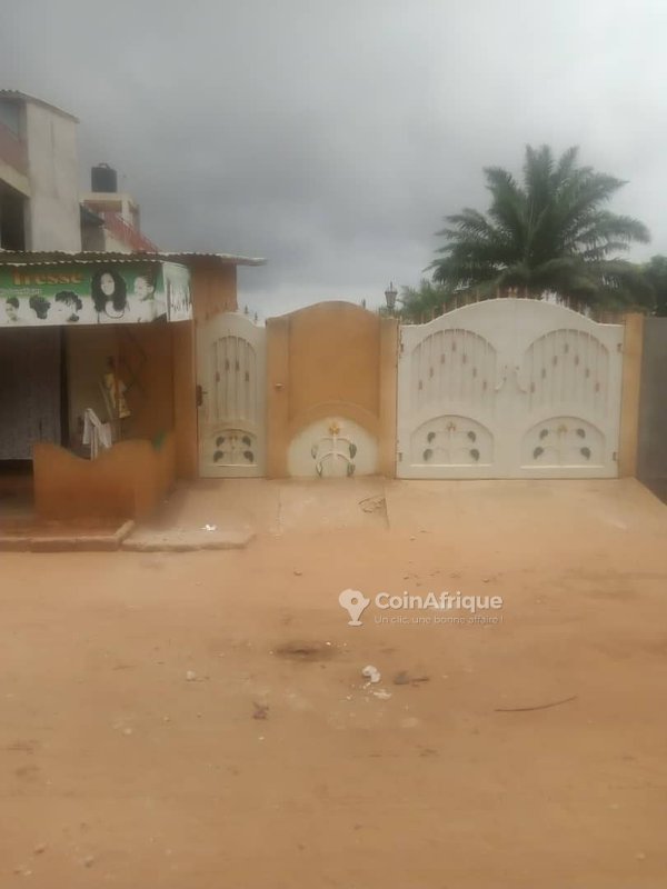 Maison spacieuse en pleine ville avec emplacement privilégié