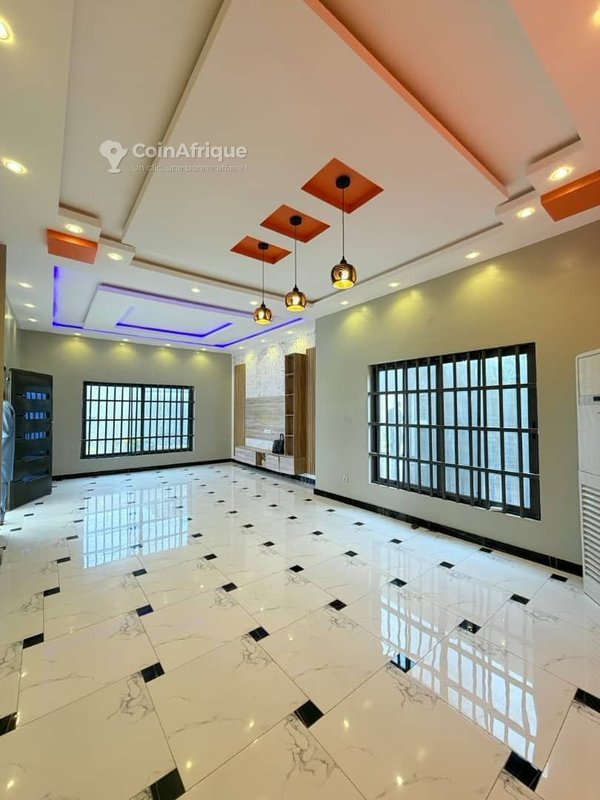 Villa luxueuse de 3 chambres avec climatisation et garage spacieux
