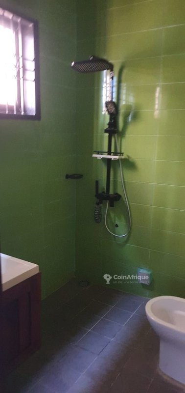 Appartement 3 pièces ultra moderne avec climatisation et sécurité 24/7