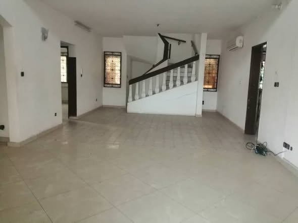 Villa luxueuse de 5 pièces avec espace vert et paillote