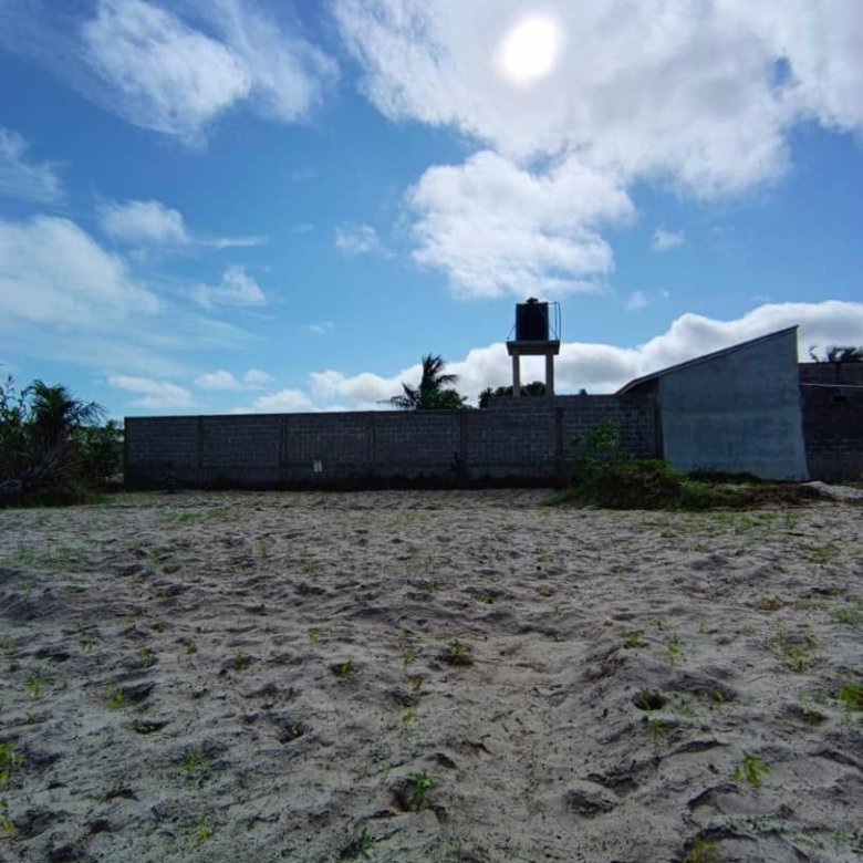 Grande parcelle de 500 m² avec titre foncier en zone stratégique