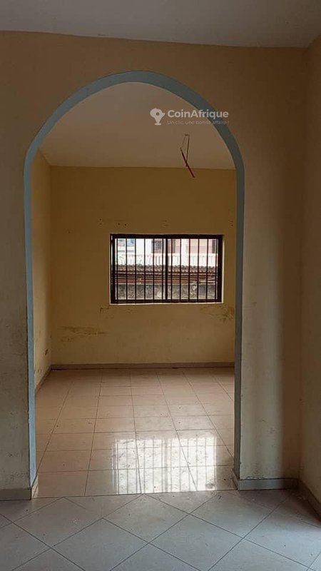 Villa spacieuse de 3 pièces avec véranda et titre foncier personnel