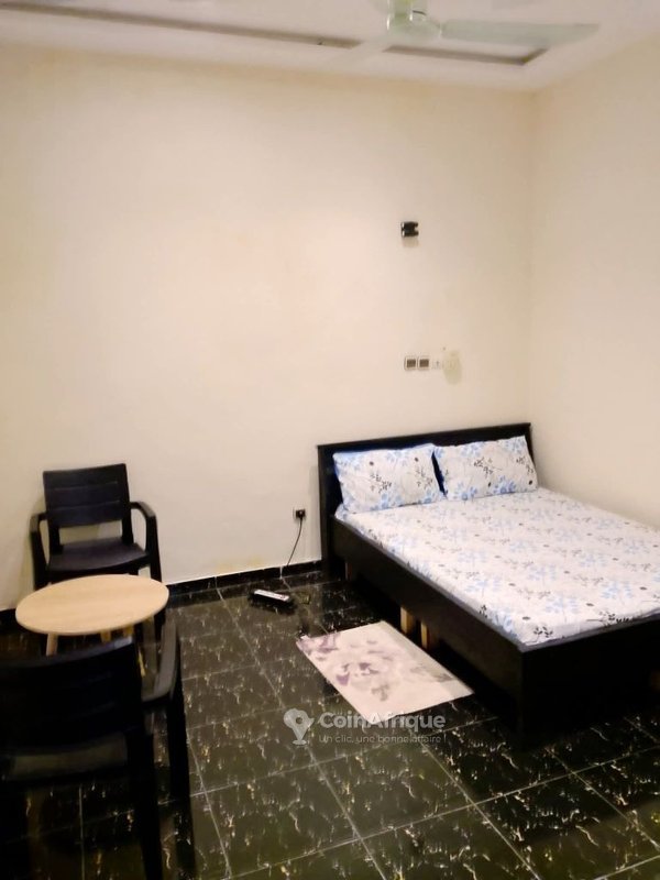 Appartement meublé d'une pièce avec climatisation et sécurité 24h/24