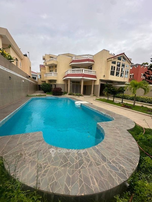 Villa luxueuse de 6 pièces avec piscine et vue sur mer