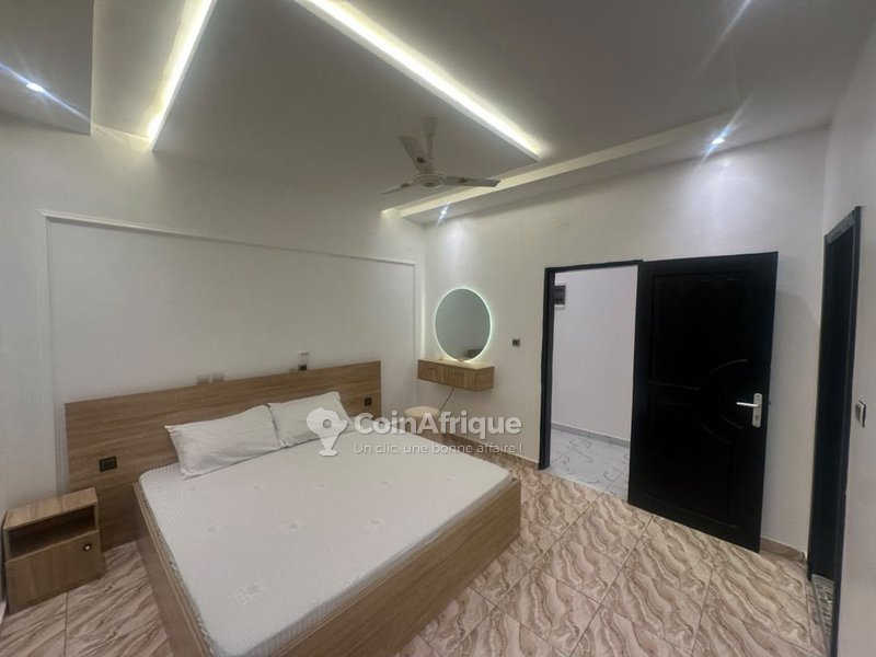 Appartement meublé climatisé avec 2 chambres et accès immédiat à la plage