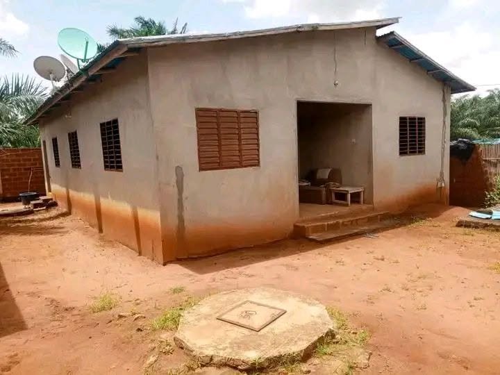 Maison neuve de 3 pièces avec système de forage et panneaux solaires