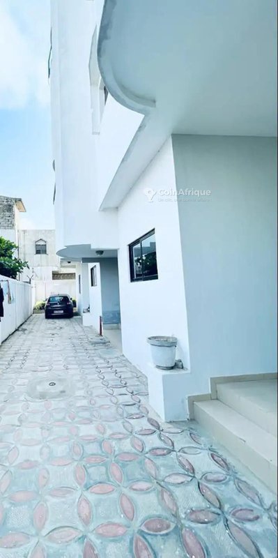 Appartement meublé de 3 pièces avec climatisation, équipements haut de gamme et espace détente