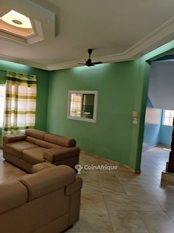 Villa luxueuse de 5 pièces avec garage spacieux et titre foncier