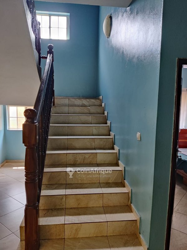 Villa luxueuse de 5 pièces avec garage spacieux et titre foncier