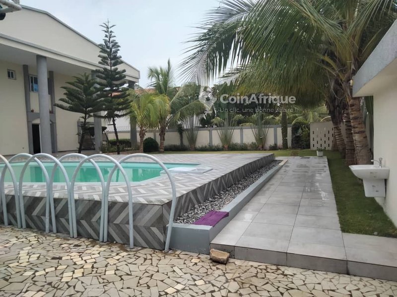 Vente d'une villa de 7 pièces