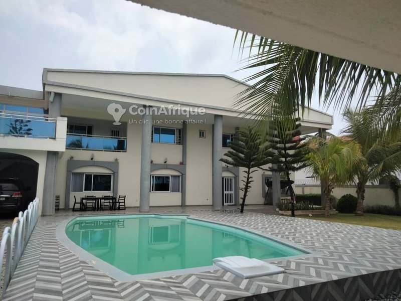 Vente d'une villa de 7 pièces