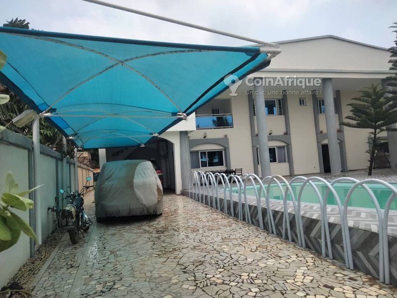 Vente d'une villa de 7 pièces