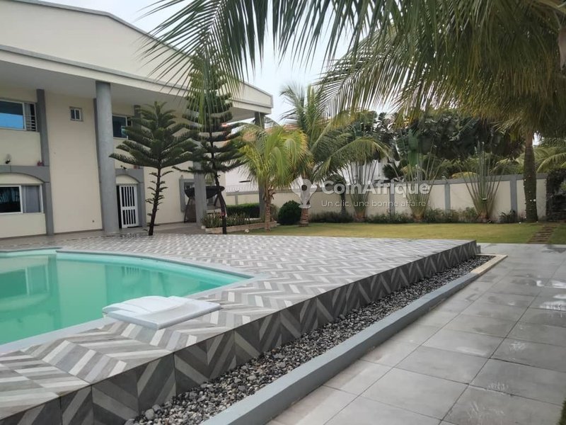 Vente d'une villa de 7 pièces