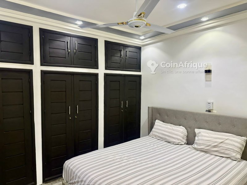 Appartement meublé de 2 pièces avec douches privées et espace salon spacieux