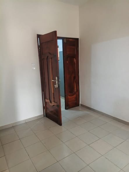 Appartement spacieux de 3 pièces avec équipements modernes et rangements pratiques