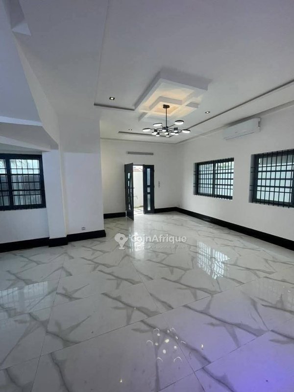 Appartement de 3 pièces avec terrasse spacieuse et garage