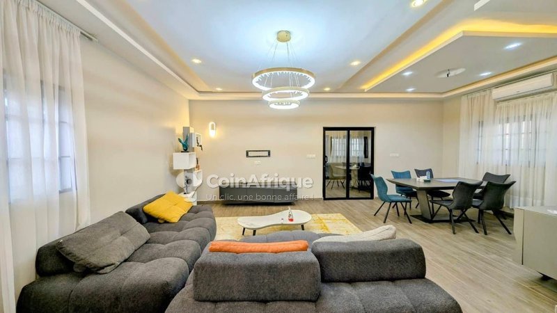 Villa luxueuse de 3 pièces avec cour multifonctionnelle et espaces de rangement