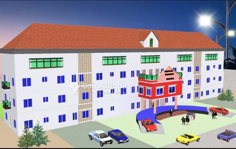 Immeuble hôtelier de luxe R+2 avec 50 chambres et suites présidentielles en construction avancée