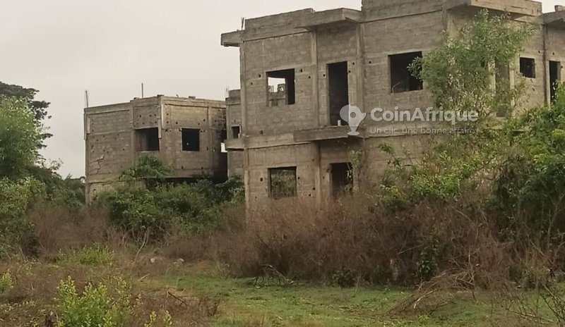 Immeuble hôtelier de luxe R+2 avec 50 chambres et suites présidentielles en construction avancée