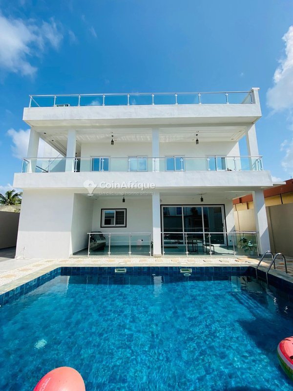 Villa luxueuse de 2 pièces avec piscine et équipements haut de gamme