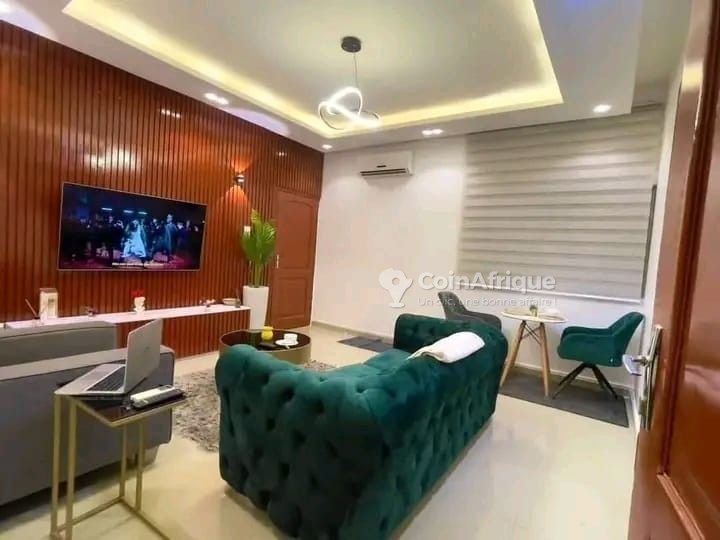 Appartement meublé d'une pièce avec terrasse et équipements haut de gamme