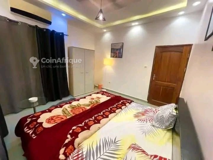 Appartement meublé d'une pièce avec terrasse et équipements haut de gamme