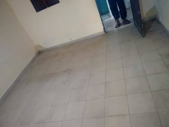 Studio spacieux avec salon et sanitaires - Quartier accessible et sécurisé