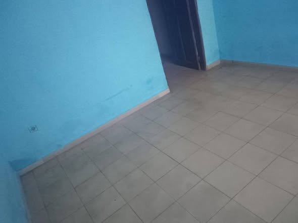 Studio spacieux avec salon et sanitaires - Quartier accessible et sécurisé