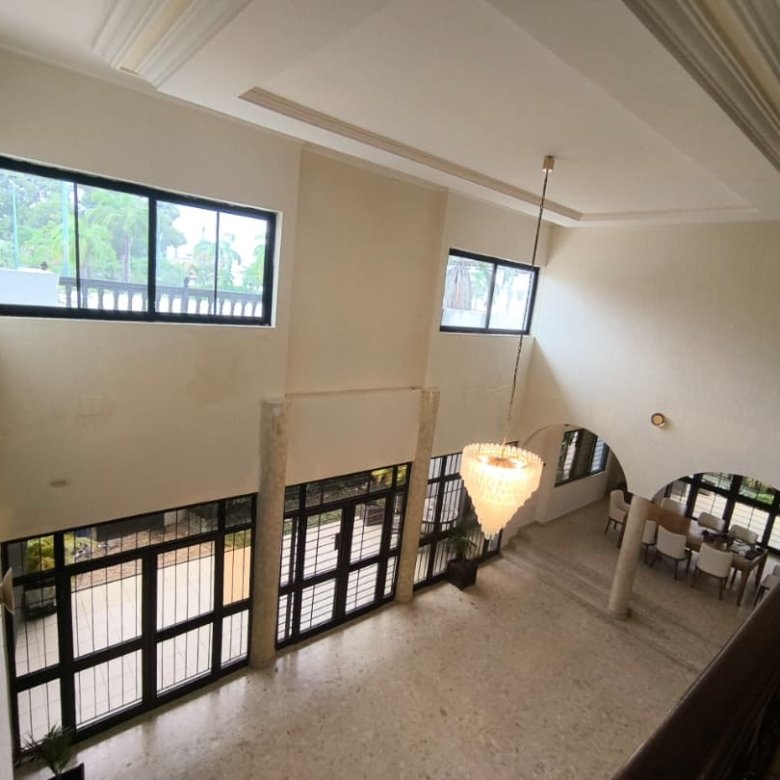 Magnifique villa meublée de 5 chambres avec jardin arboré et équipements haut de gamme