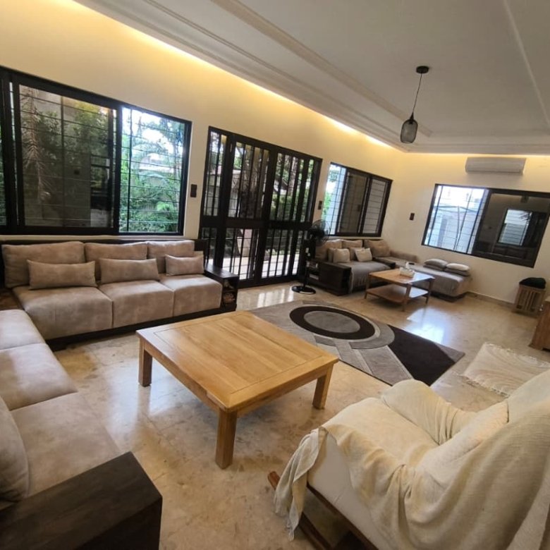 Magnifique villa meublée de 5 chambres avec jardin arboré et équipements haut de gamme