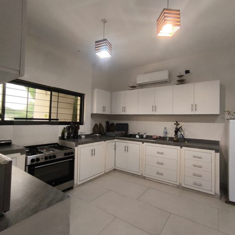 Magnifique villa meublée de 5 chambres avec jardin arboré et équipements haut de gamme