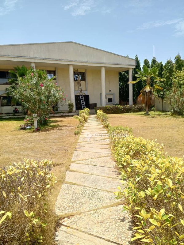 Villa luxueuse de 4 chambres avec climatisation et espaces verts